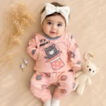 ست بلوز و شلوار نوزادی خرس مجیک بر تن نوزاد